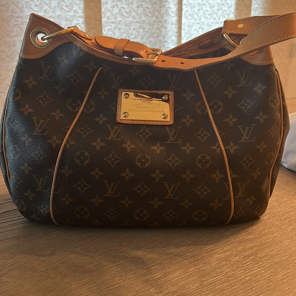 Louis Vuitton large Galliera bag used but in great shape. - Picture 1 of 13